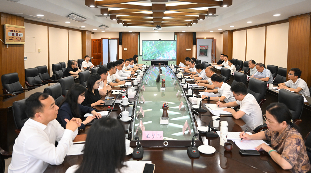 程晨光率队拜访钦州市人民政府